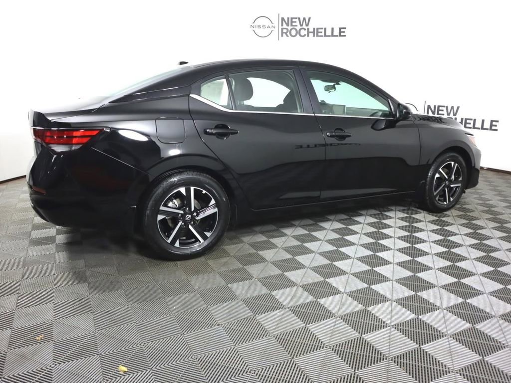 Used 2025 Nissan Sentra SV FWD image 8