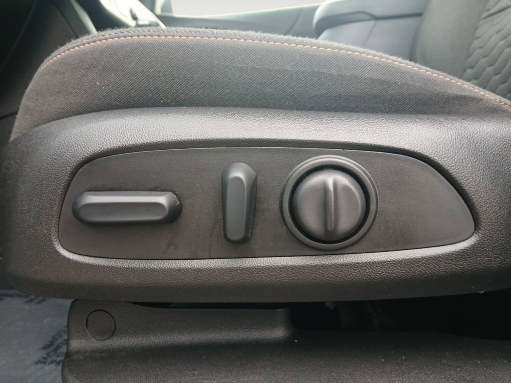 Used 2019 Chevrolet Equinox LT image 16