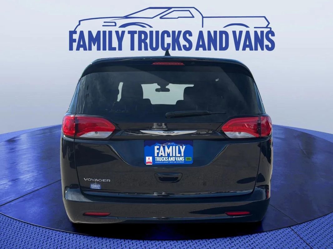 Used 2022 Chrysler Voyager LX image 4