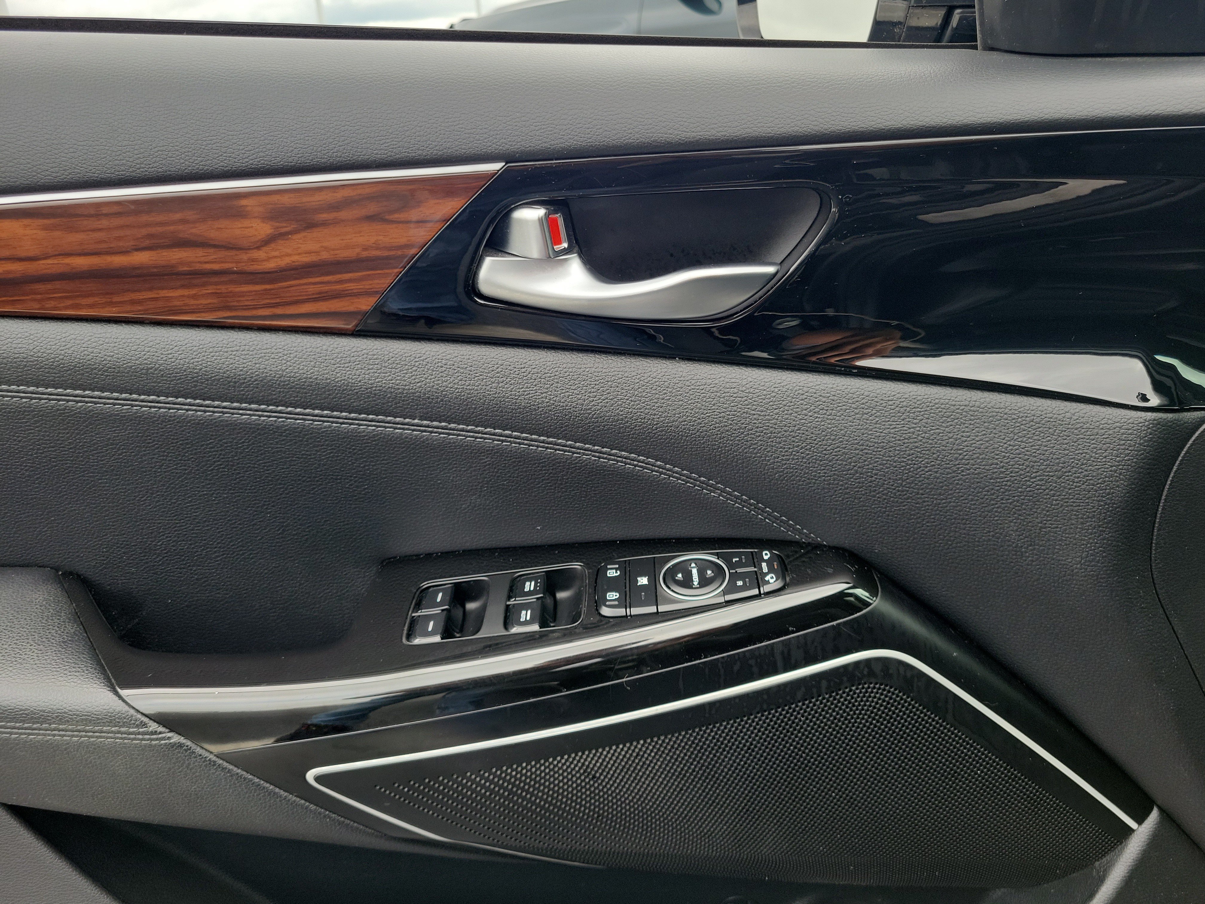 Used 2019 Kia Cadenza Premium FWD image 17