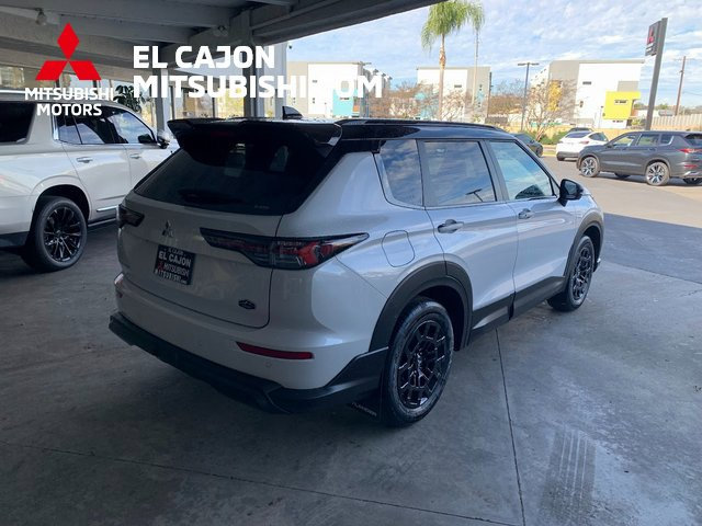New 2026 Mitsubishi Outlander AWD image 3