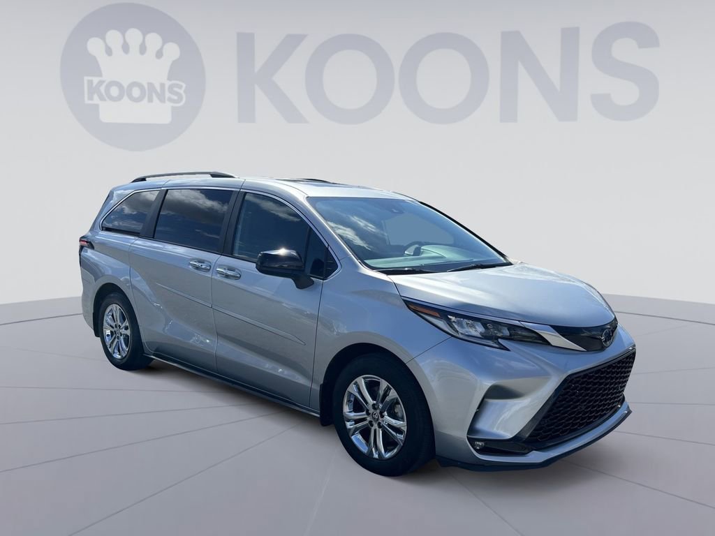 Used 2023 Toyota Sienna XSE w/ XSE Plus Package AWD/4WD image 10