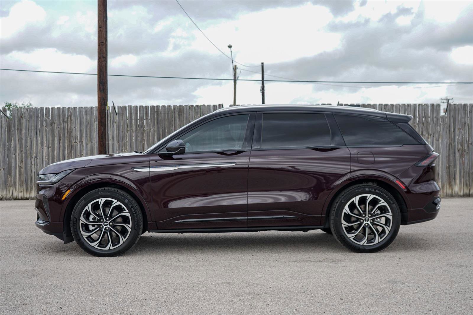 Used 2025 Lincoln Nautilus Reserve image 6