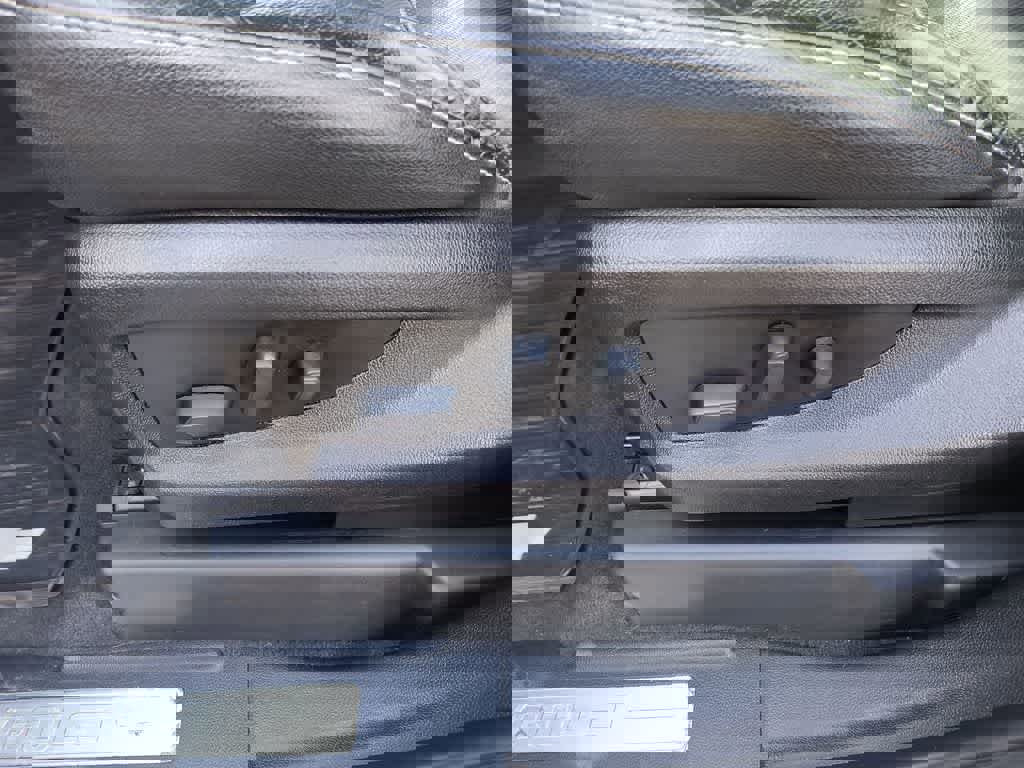 Used 2019 Chevrolet Suburban Premier image 12