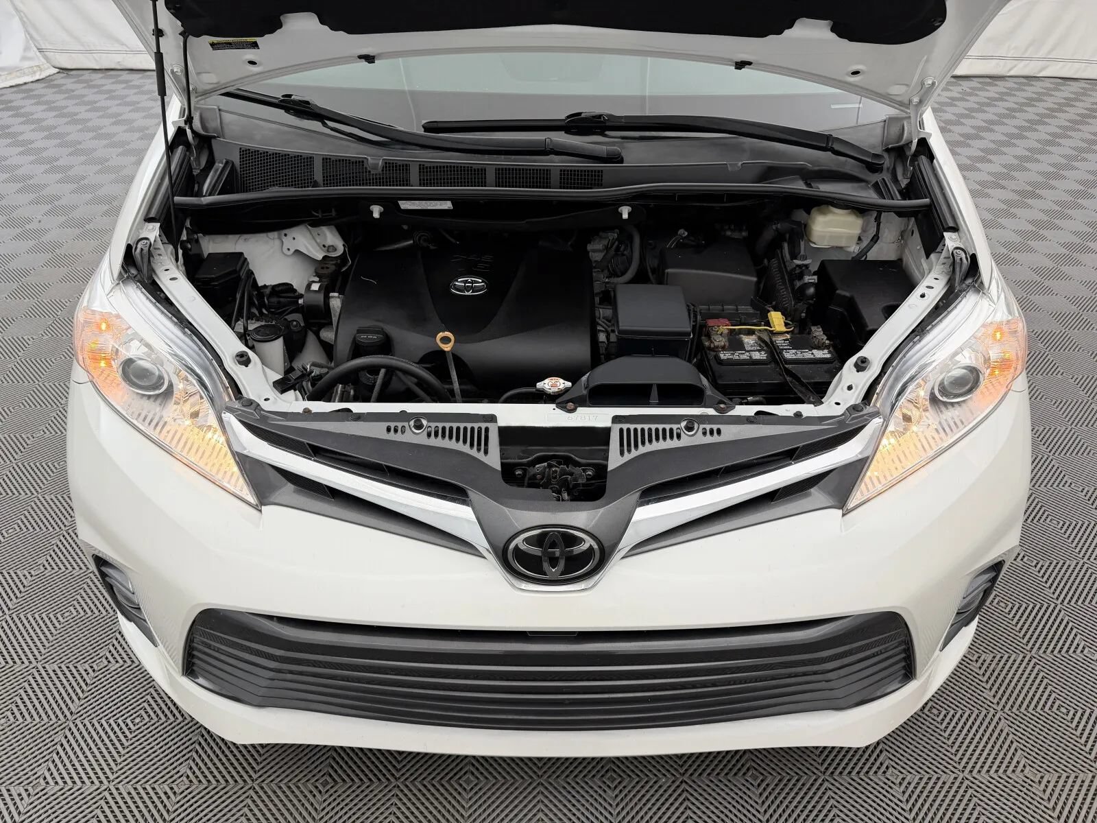 Used 2019 Toyota Sienna XLE FWD image 34