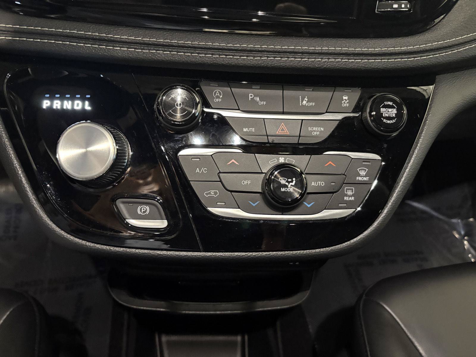 Used 2023 Chrysler Pacifica Touring-L w/ S Appearance Package FWD image 23