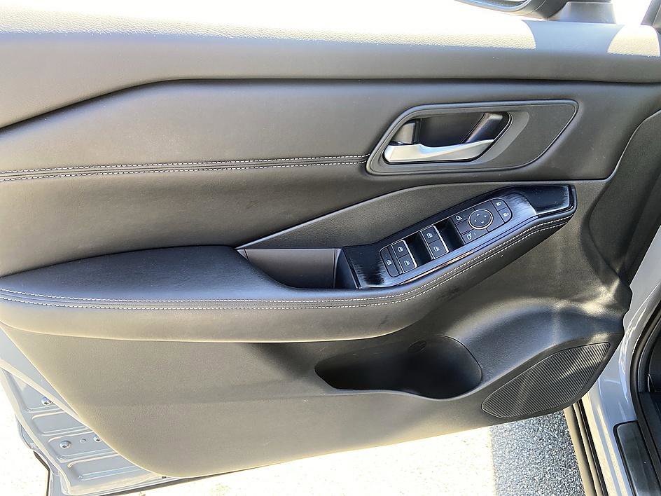 Certified 2024 Nissan Rogue SL image 9