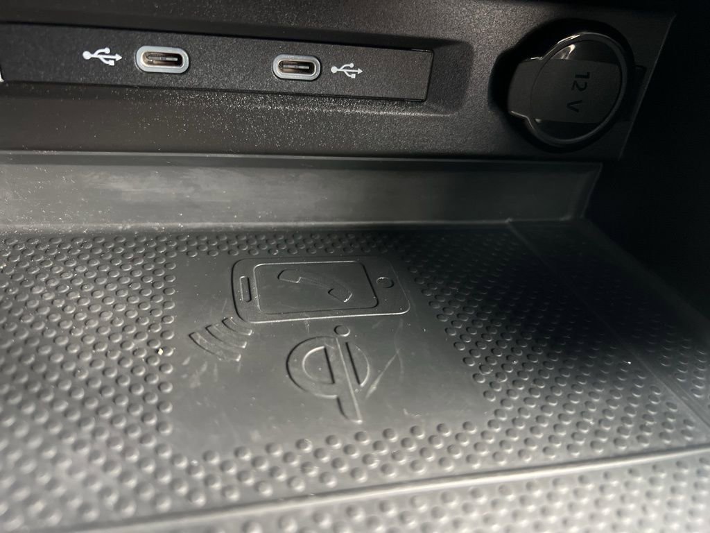 Used 2022 Volkswagen Tiguan SE R-Line image 40