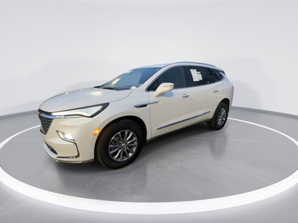 Used 2023 Buick Enclave Essence image 4