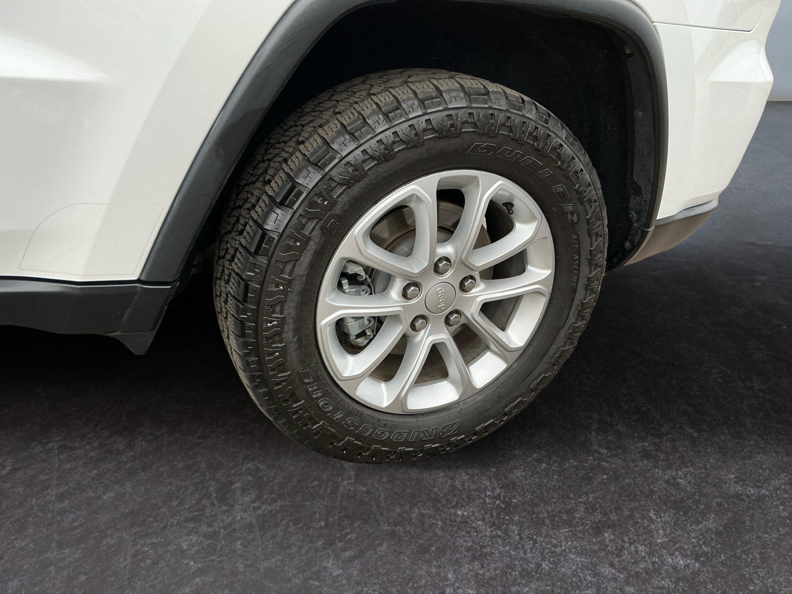Used 2021 Jeep Grand Cherokee Laredo image 9