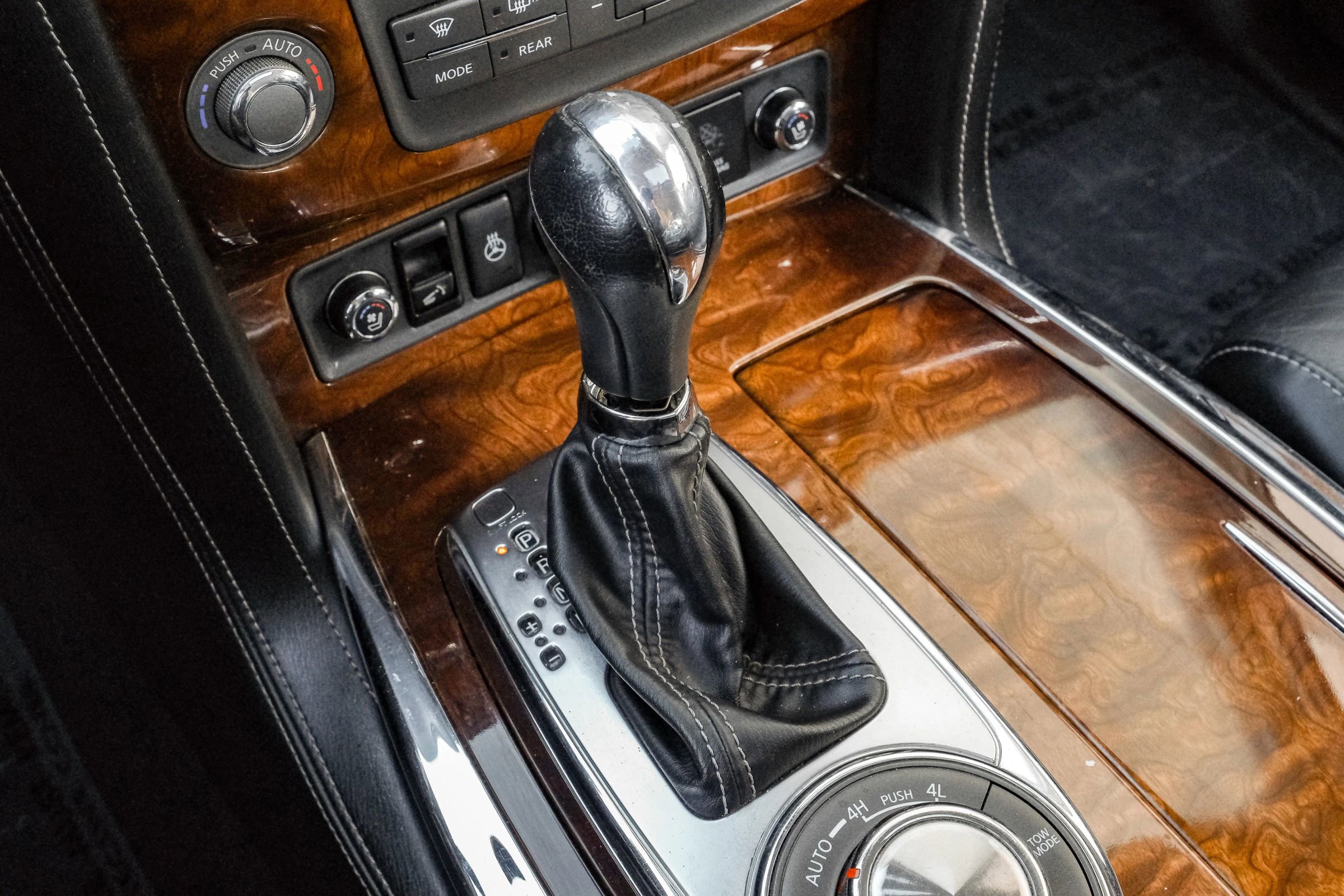 Used 2016 INFINITI QX80 4WD w/ Deluxe Technology Package image 28