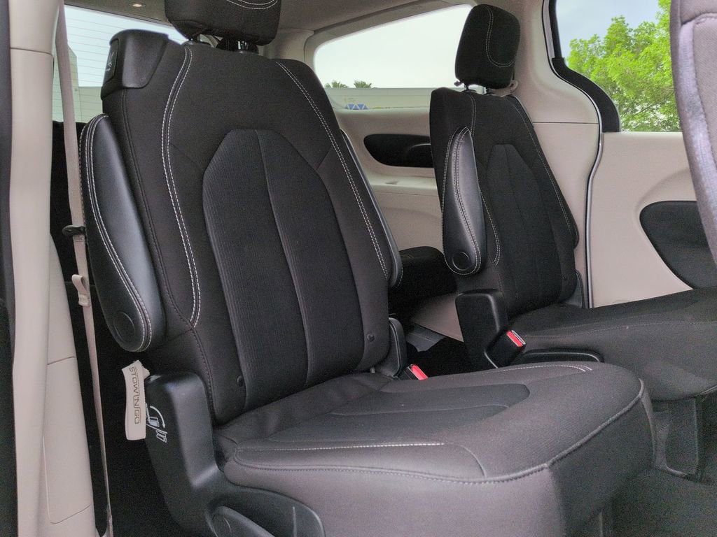 Used 2023 Chrysler Voyager LX image 41