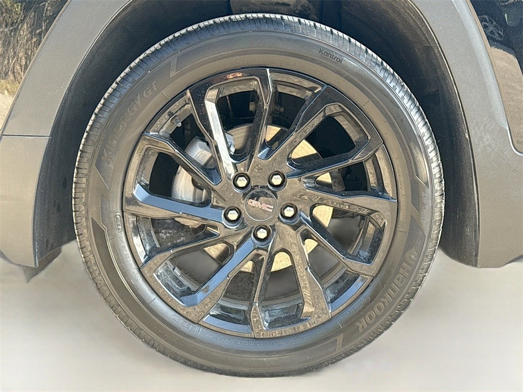 Used 2024 GMC Terrain SLE w/ Driver Convenience Package image 29