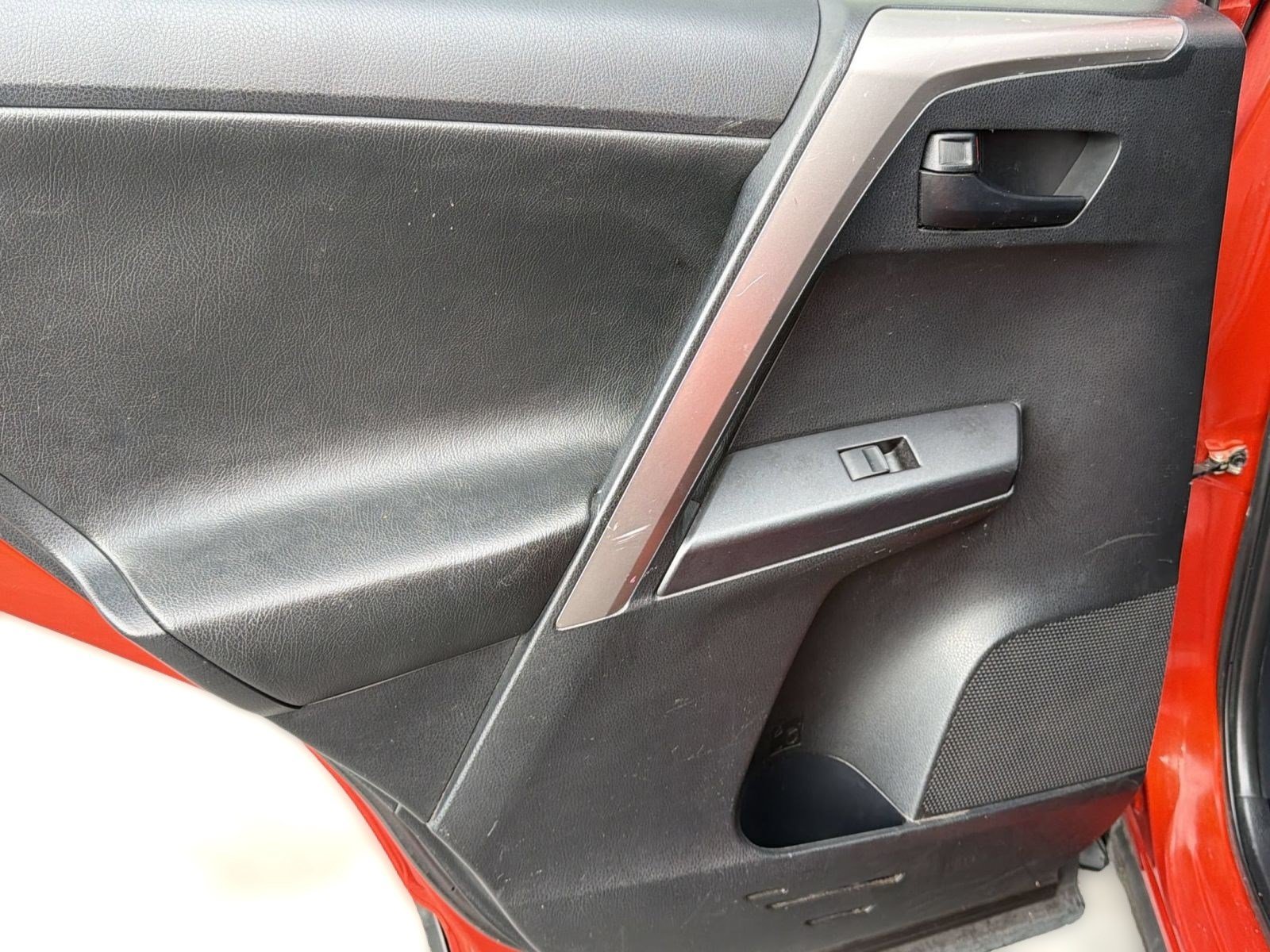 Used 2016 Toyota RAV4 LE FWD image 31