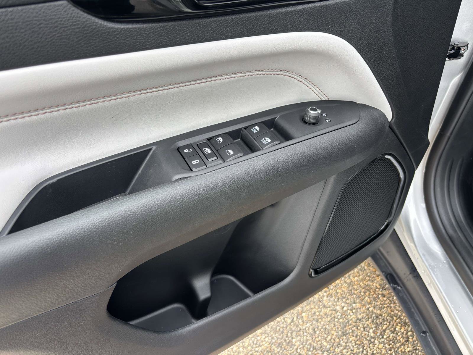 New 2026 Jeep Compass Limited image 9