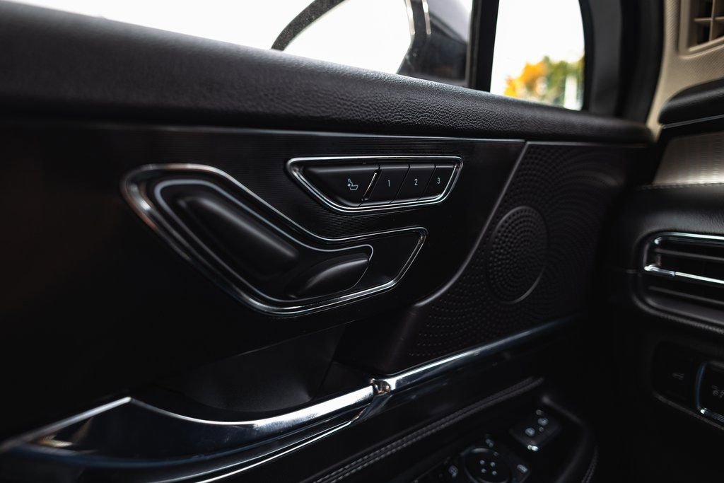 Used 2024 Lincoln Corsair Reserve w/ Equipment Group 201A image 11