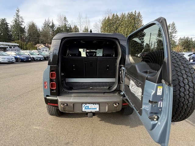 Used 2022 Land Rover Defender 90 X-Dynamic S image 30