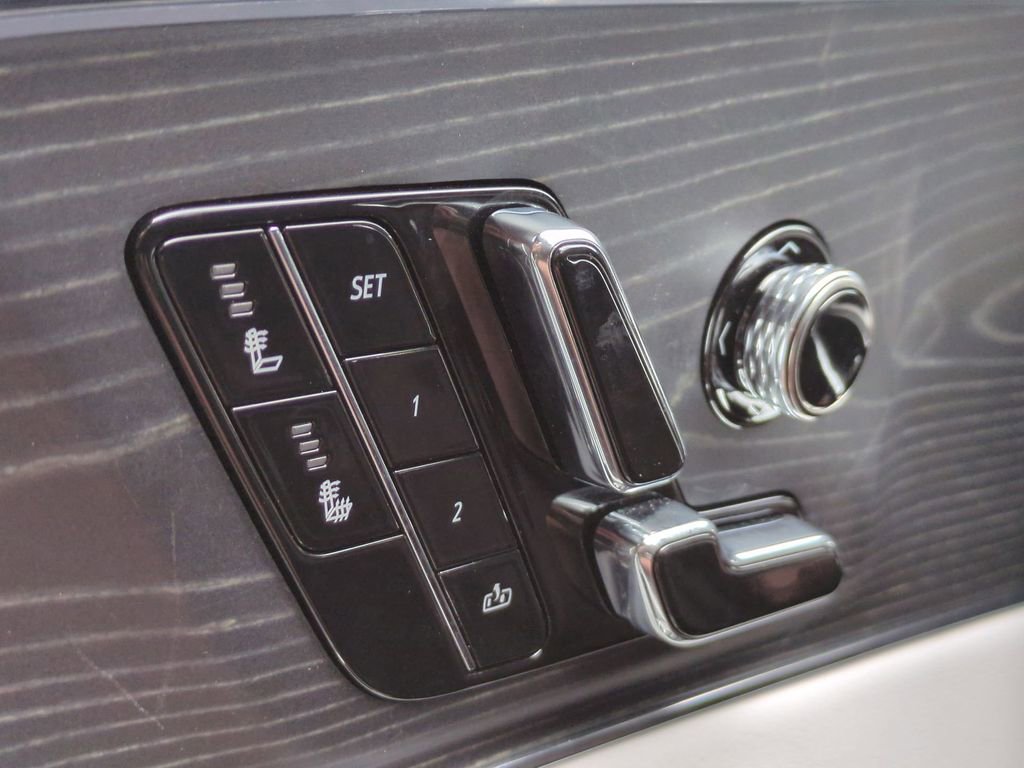 Used 2024 Cadillac Lyriq Luxury AWD/4WD image 22