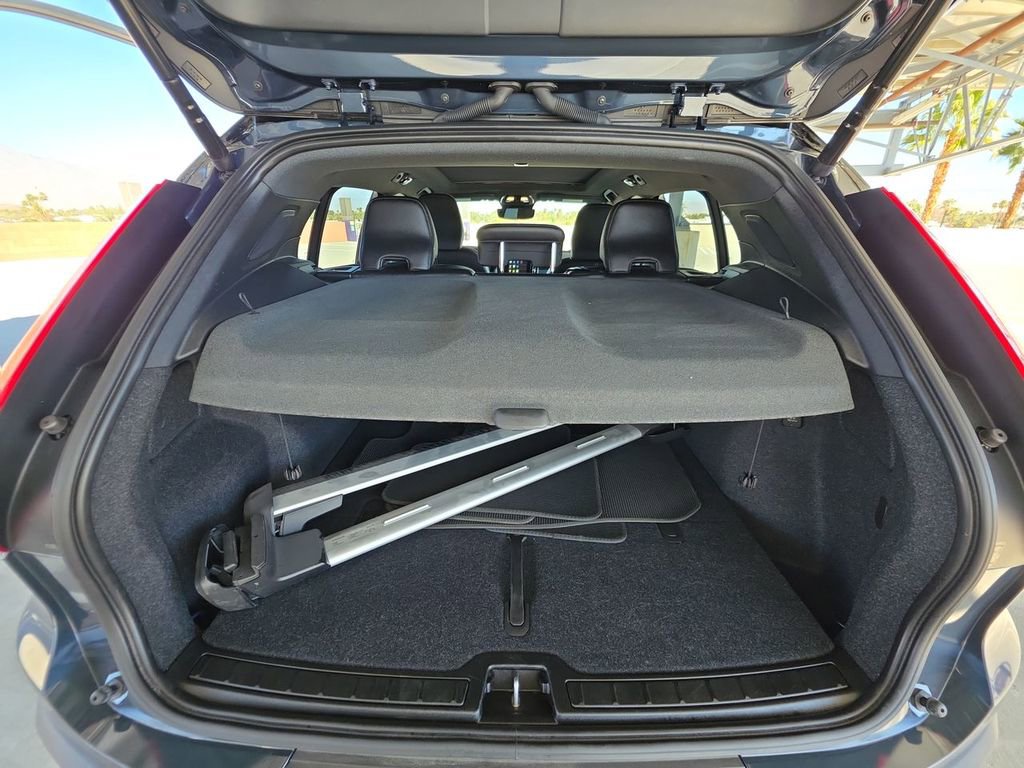 Used 2022 Volvo XC40 P8 Recharge Plus image 26