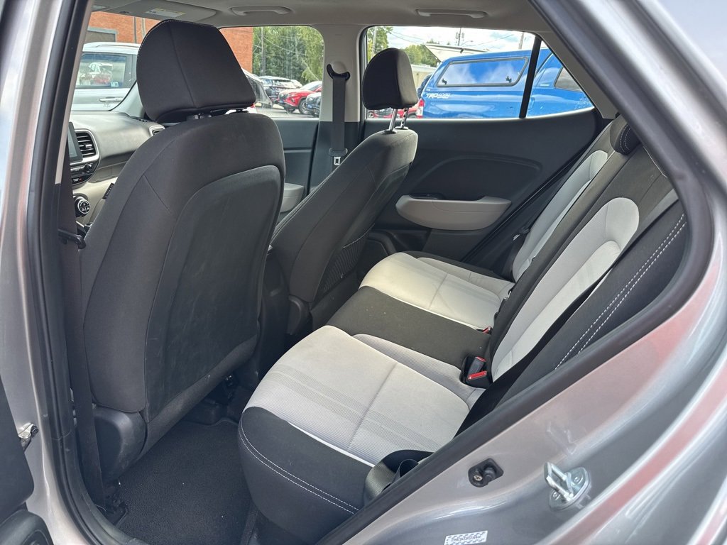 Used 2023 Hyundai Venue SEL image 15