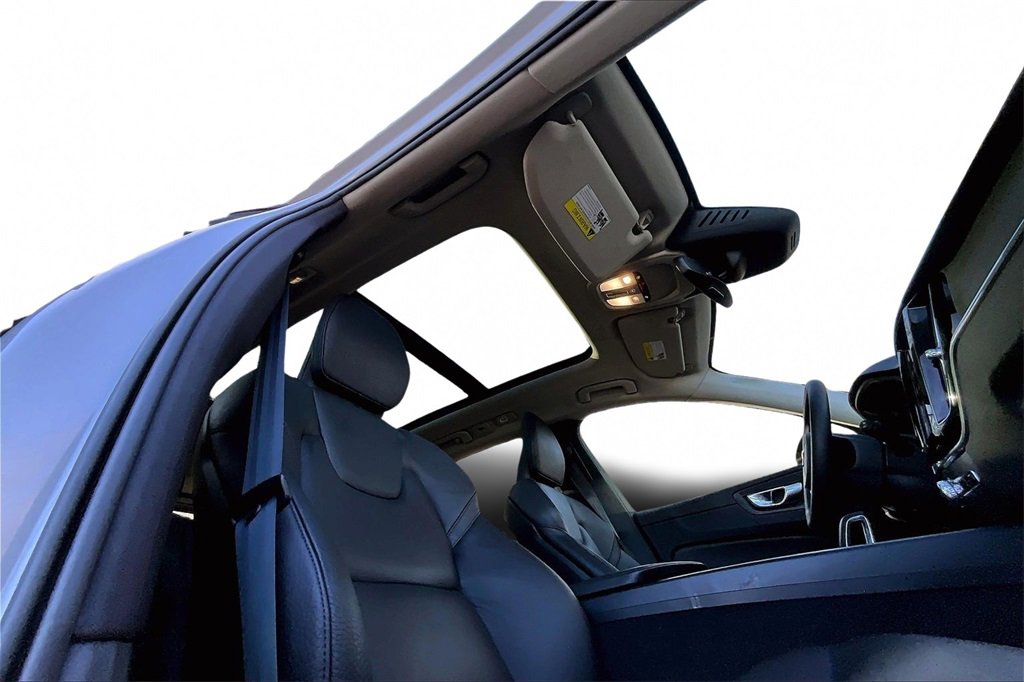 Certified 2023 Volvo XC60 B5 Plus w/ Climate Package image 26