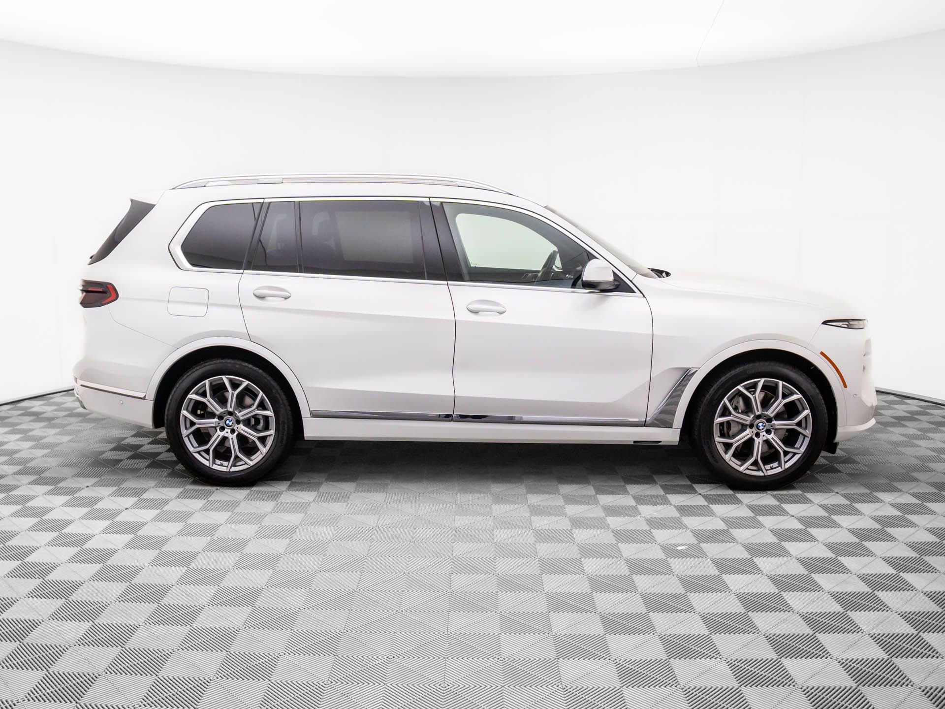 Certified 2025 BMW X7 xDrive40i image 6