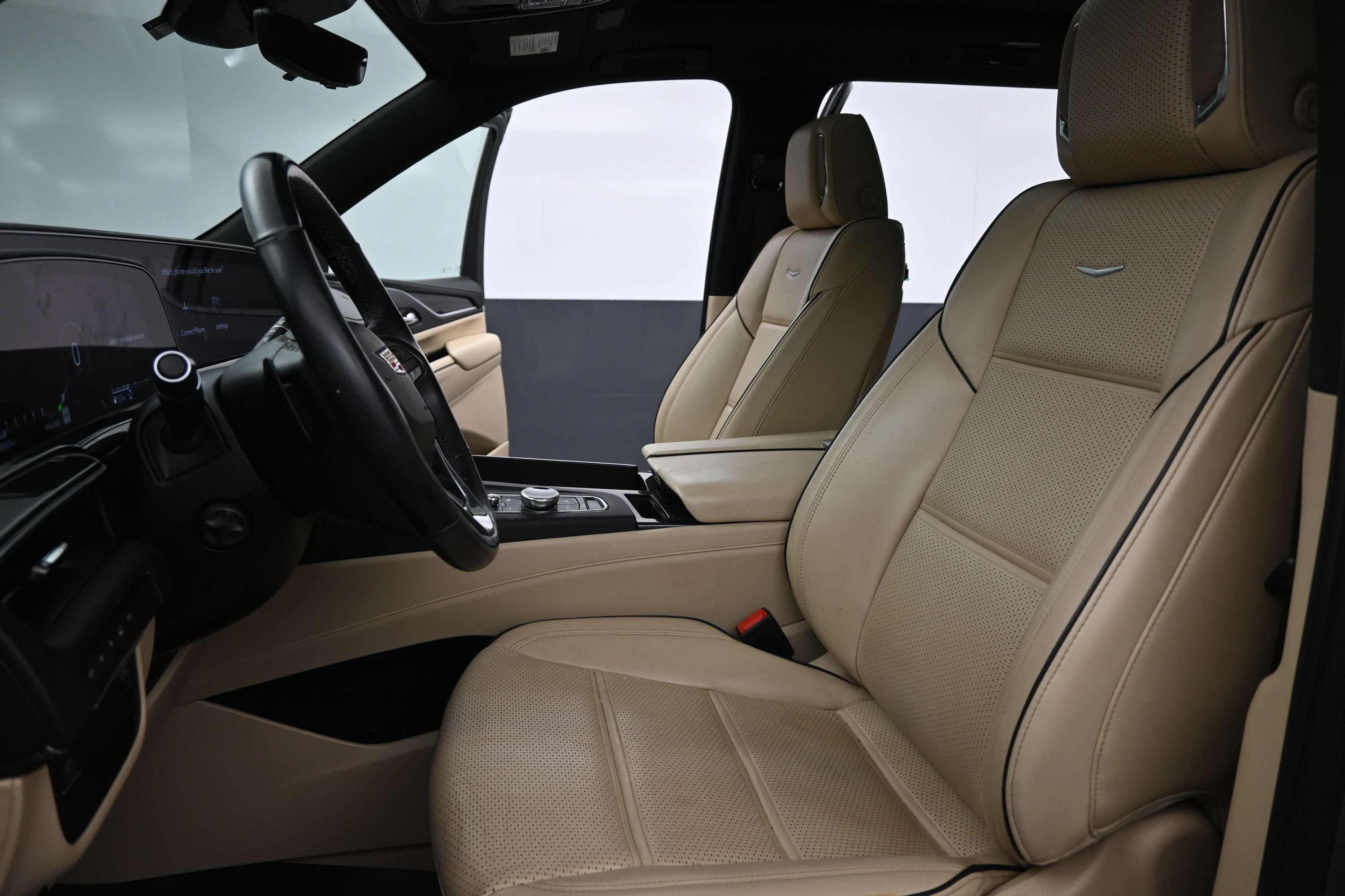 Used 2023 Cadillac Escalade Premium Luxury AWD/4WD image 23