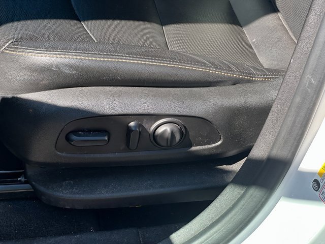 Used 2020 Chevrolet Equinox Premier w/ Premier Redline Edition image 18