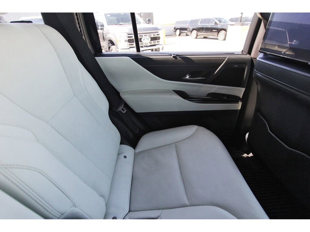 Used 2023 Lexus LX 600 4WD w/ Accessory Package (Z1) image 11