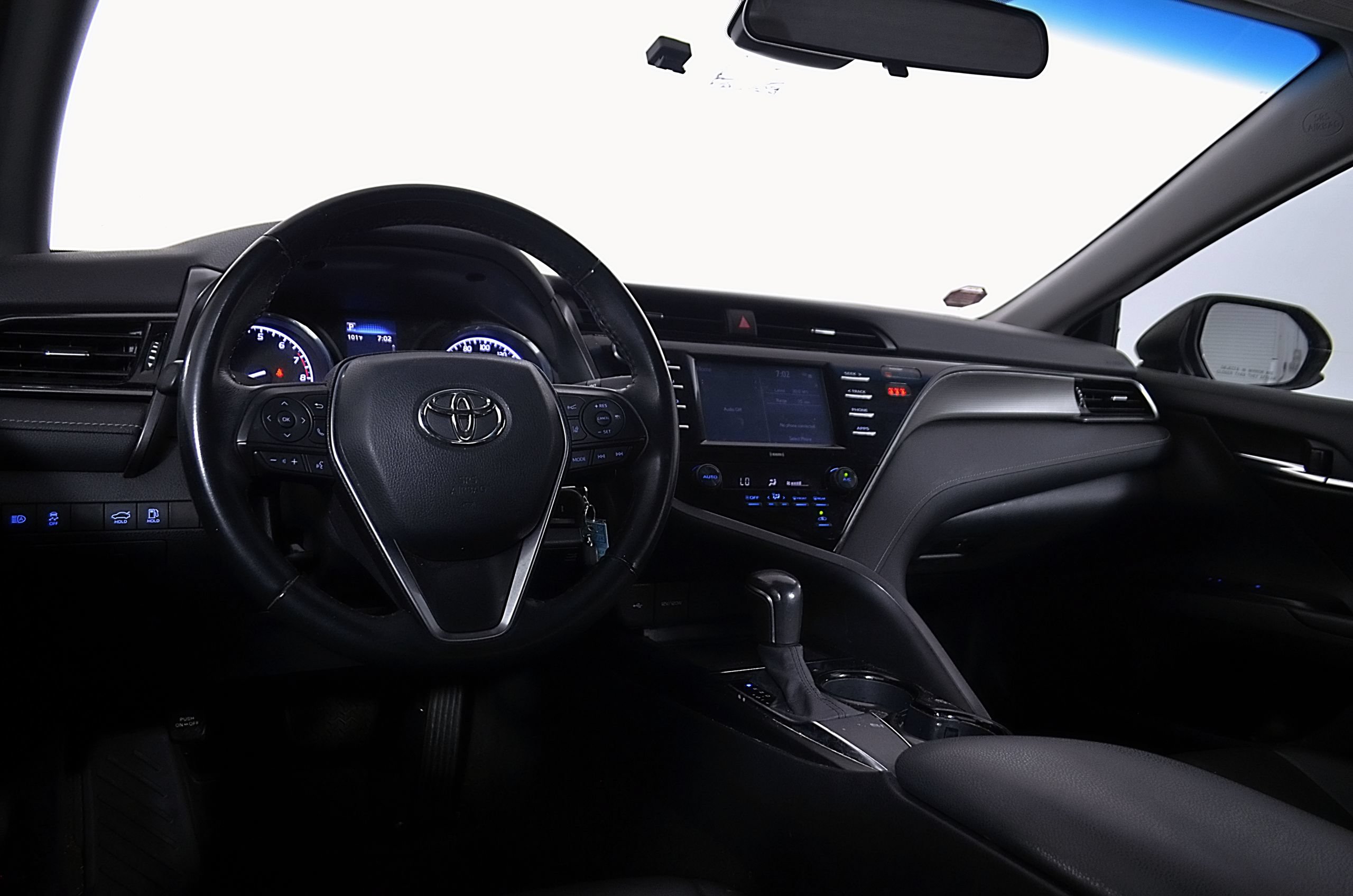 Used 2020 Toyota Camry SE FWD image 21
