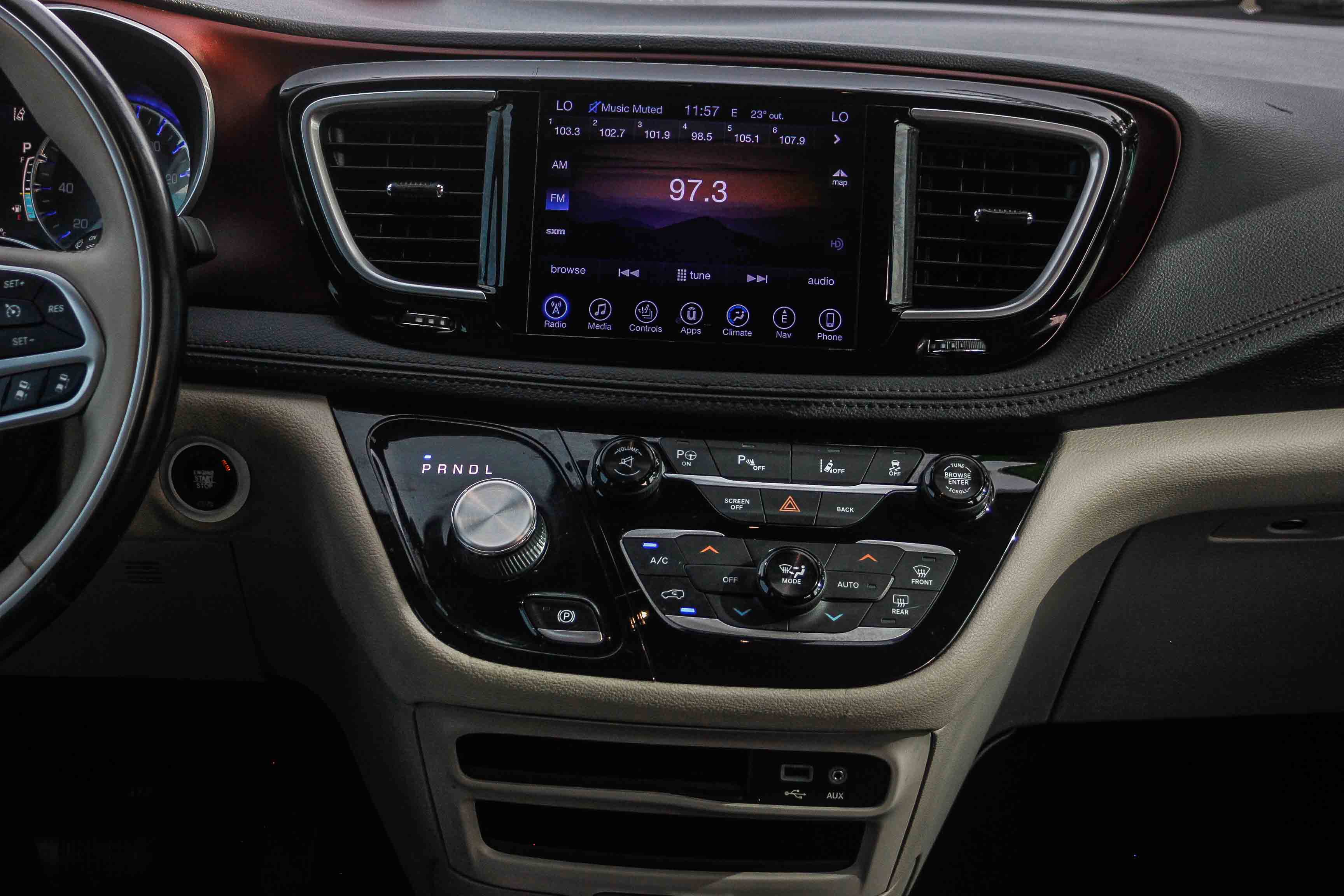 Used 2017 Chrysler Pacifica Limited w/ Advanced Safetytec Group image 13