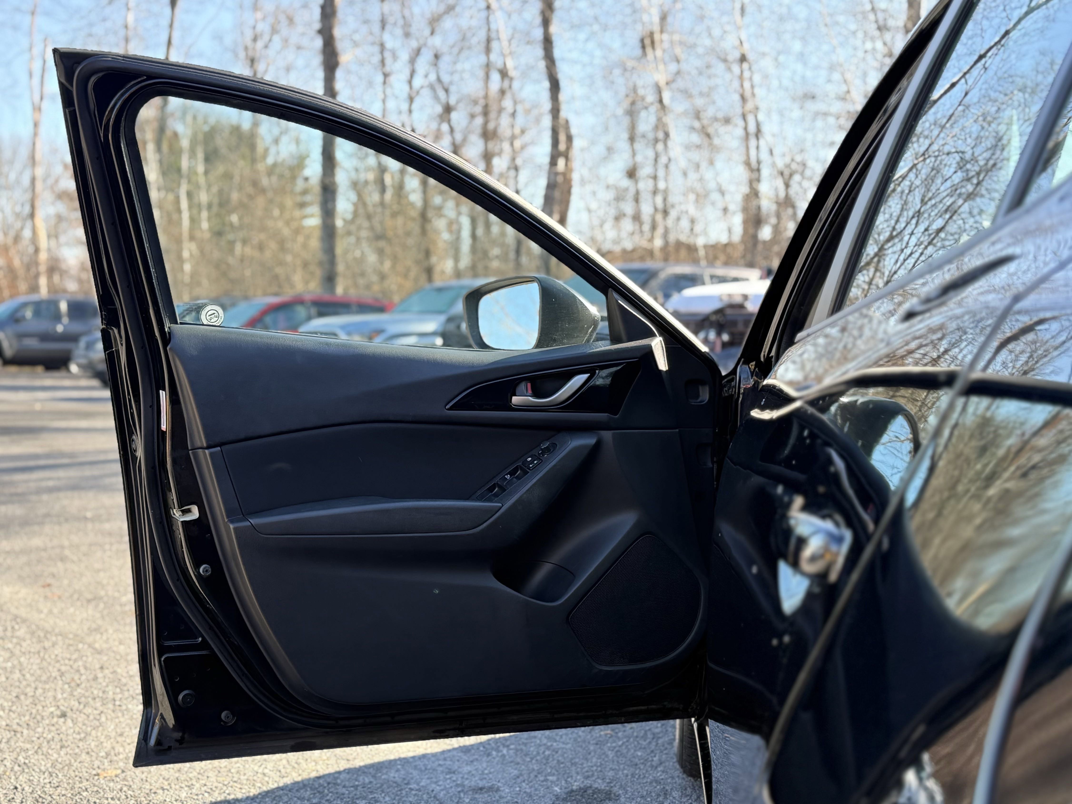 Used 2014 MAZDA MAZDA3 i Sport image 22