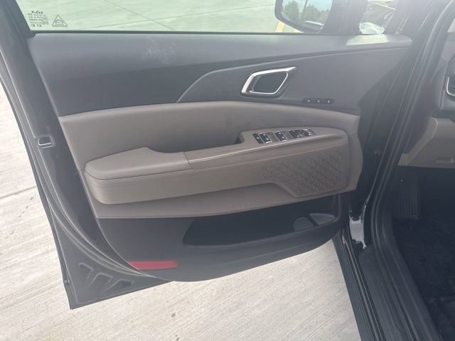 Used 2026 Kia Carnival EX image 14