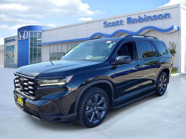 Used 2024 Honda Pilot Sport image 2