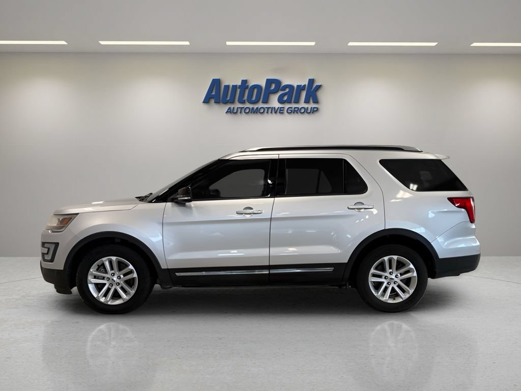 Used 2017 Ford Explorer XLT FWD image 4