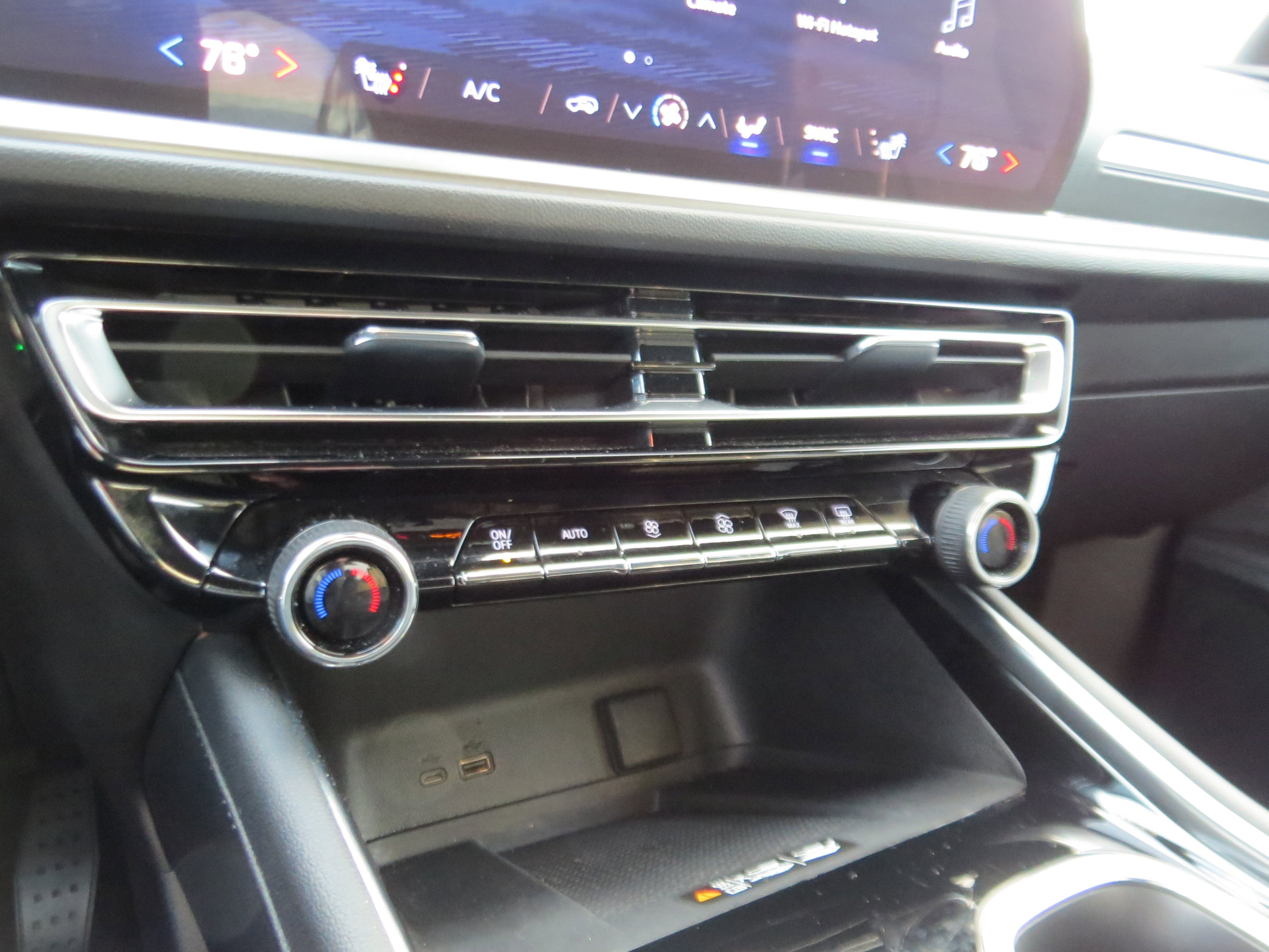 Used 2025 Chevrolet Traverse LT image 22