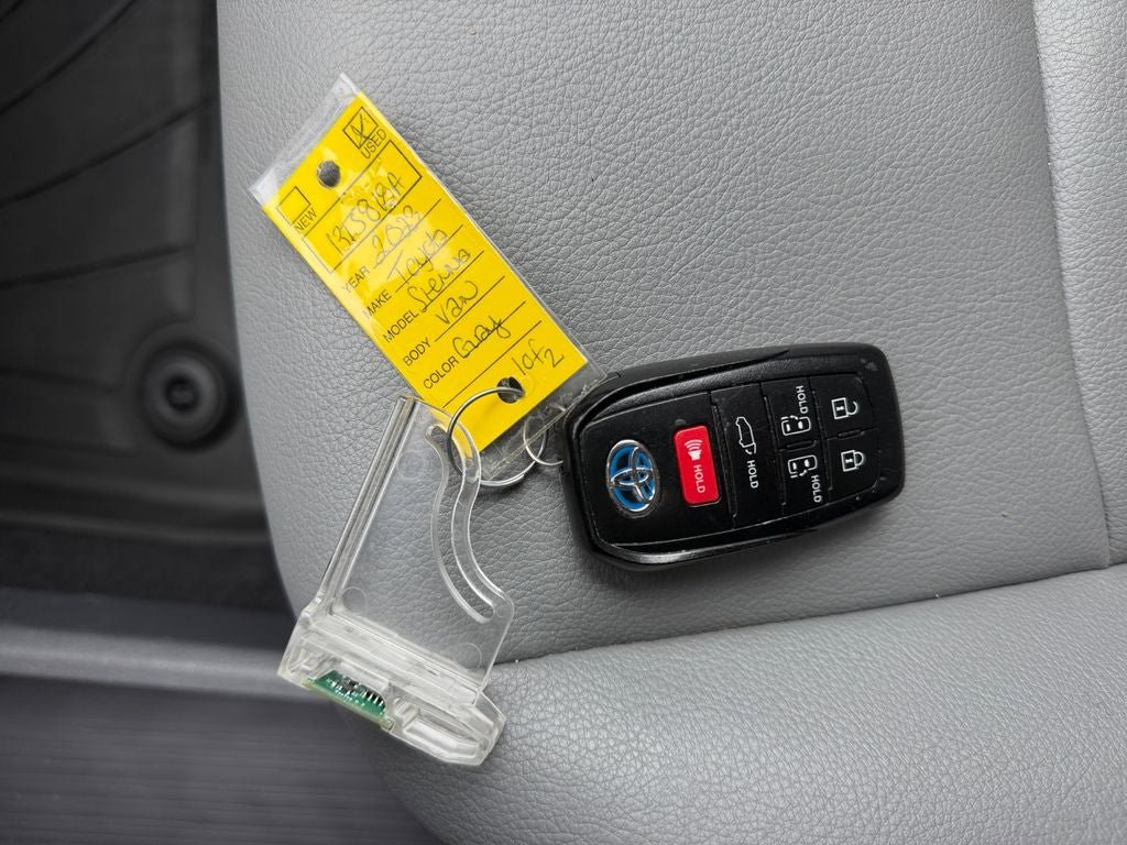 Used 2023 Toyota Sienna XLE w/ XLE Plus Package AWD/4WD image 34