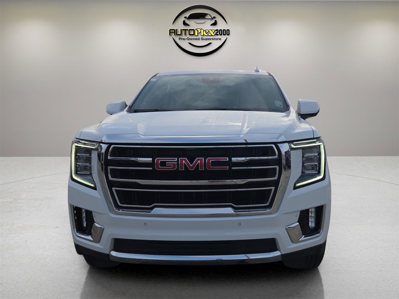 Used 2023 GMC Yukon SLT image 2
