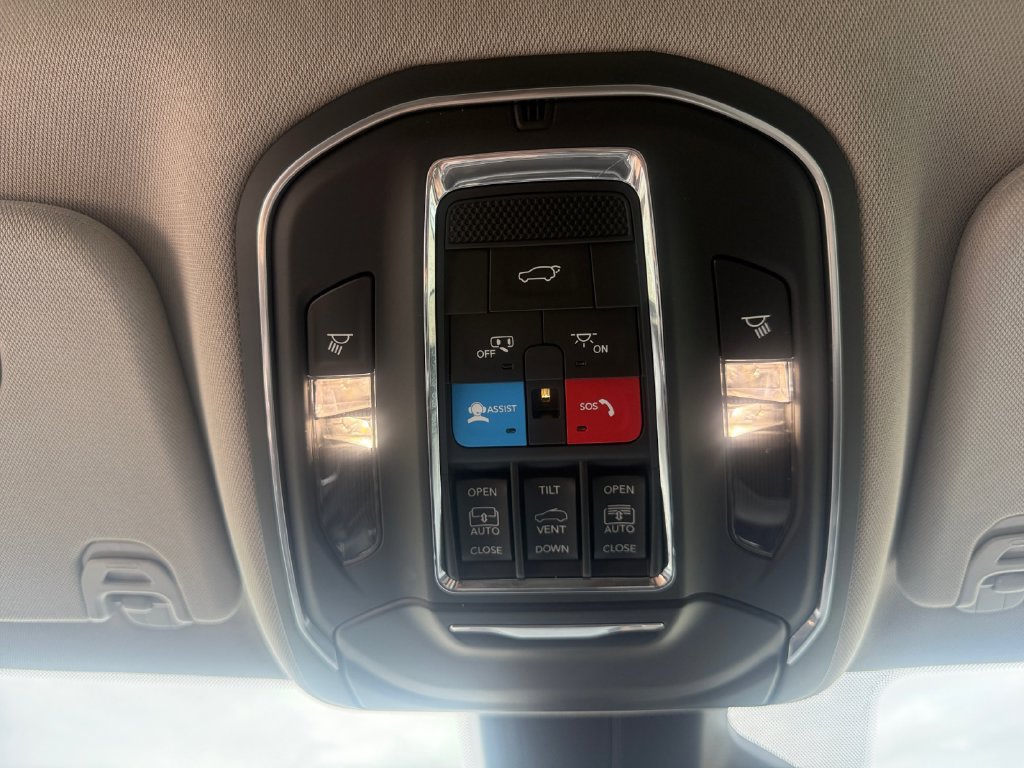 Used 2023 Jeep Wagoneer Series III w/ Premium Group I AWD/4WD image 21