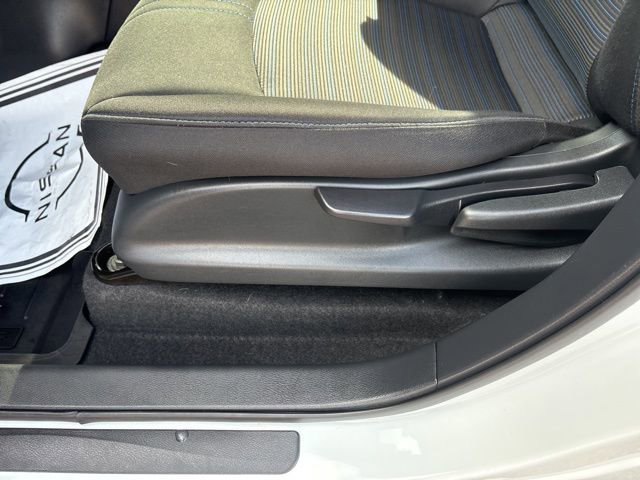 Used 2025 Nissan Leaf S image 17