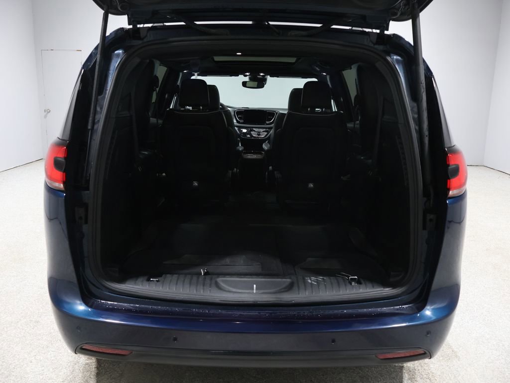 Certified 2025 Chrysler Pacifica Limited image 21