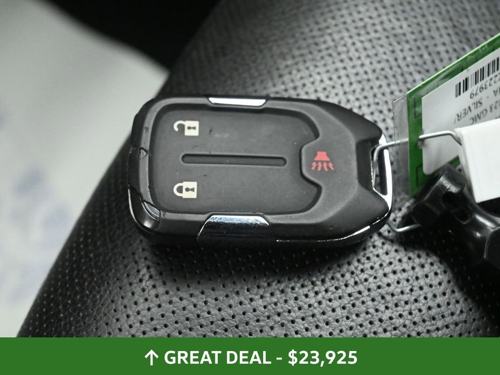 Used 2023 GMC Acadia SLT image 32