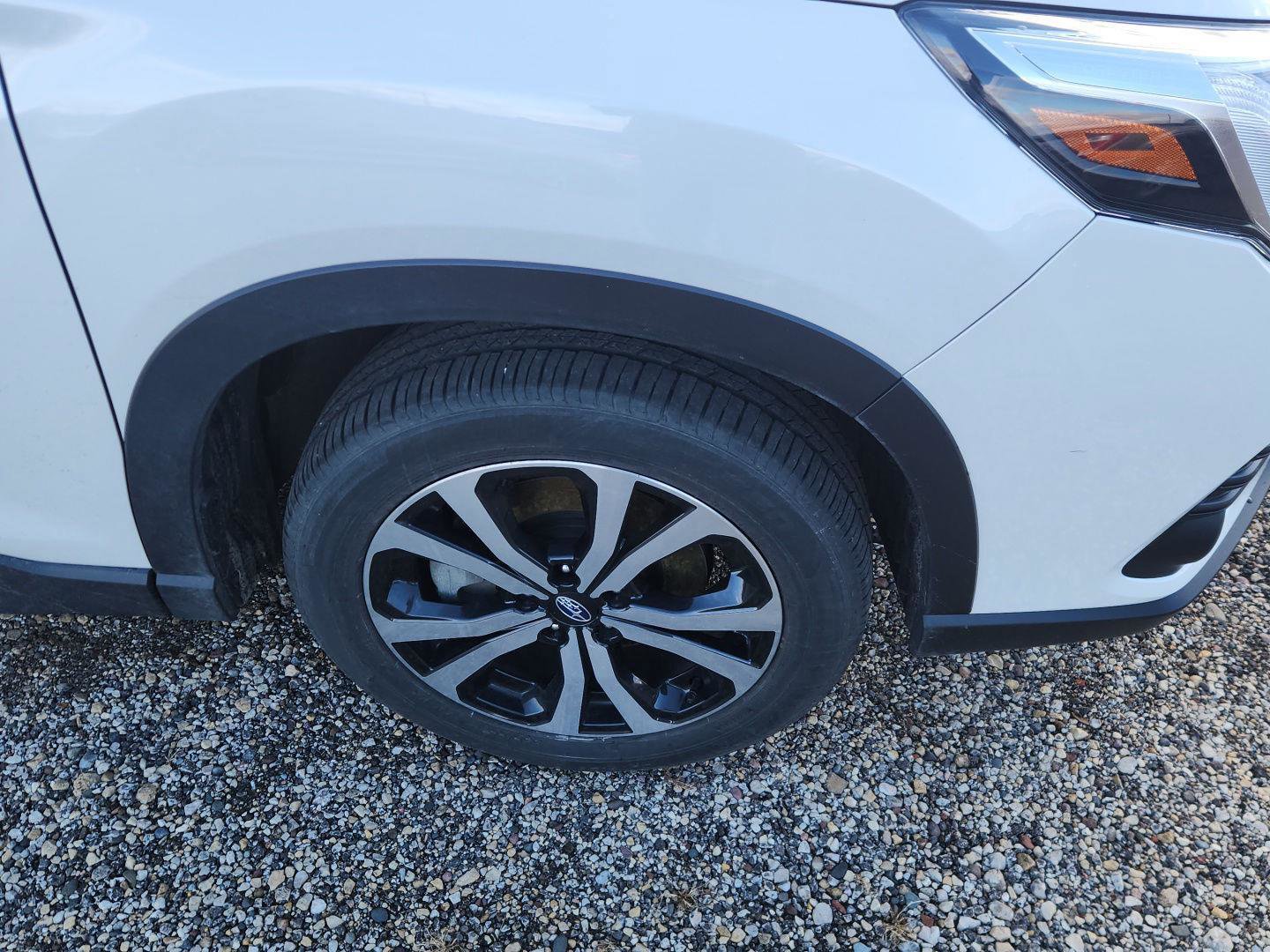 Used 2023 Subaru Forester Limited w/ Popular Package #3 image 2