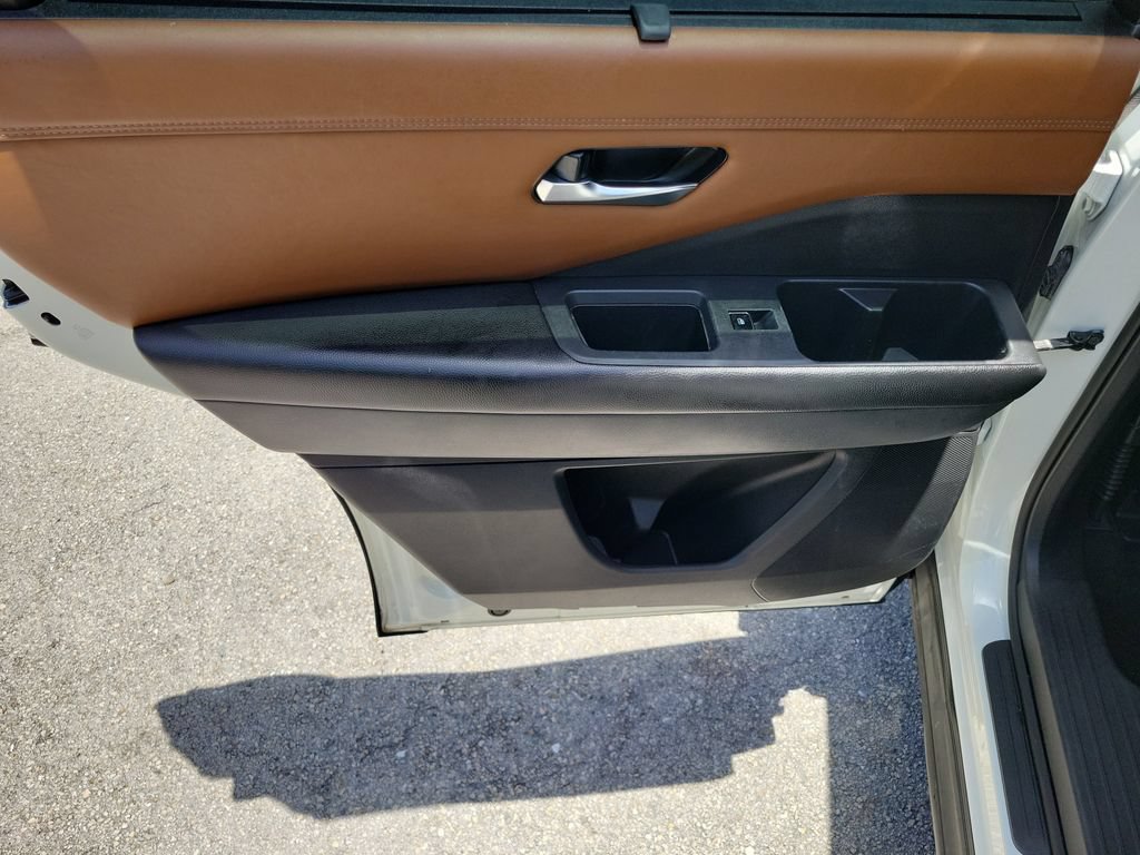 Certified 2024 Nissan Pathfinder Platinum FWD image 16