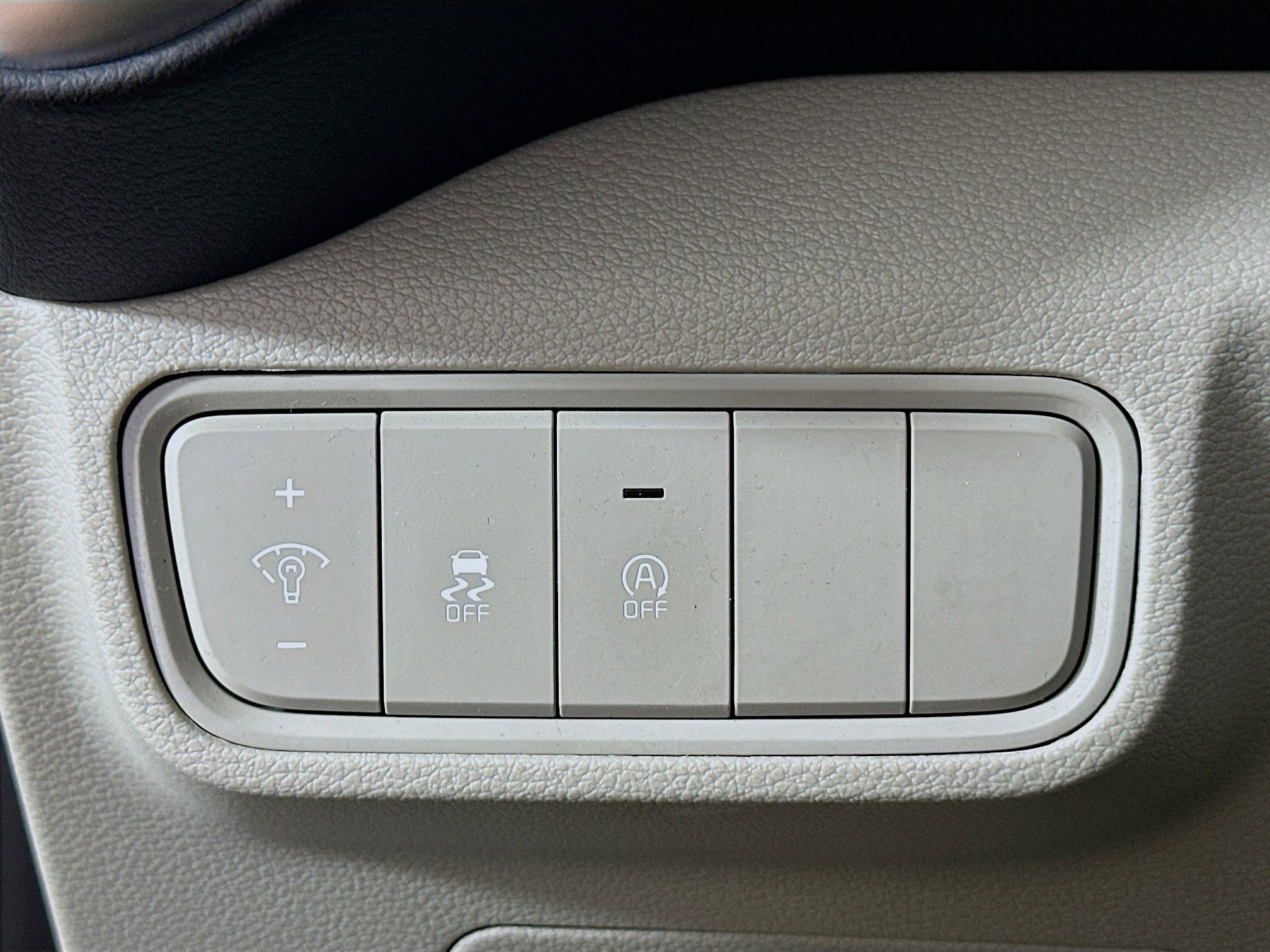 Used 2025 Kia Soul LX w/ LX Technology Package FWD image 17