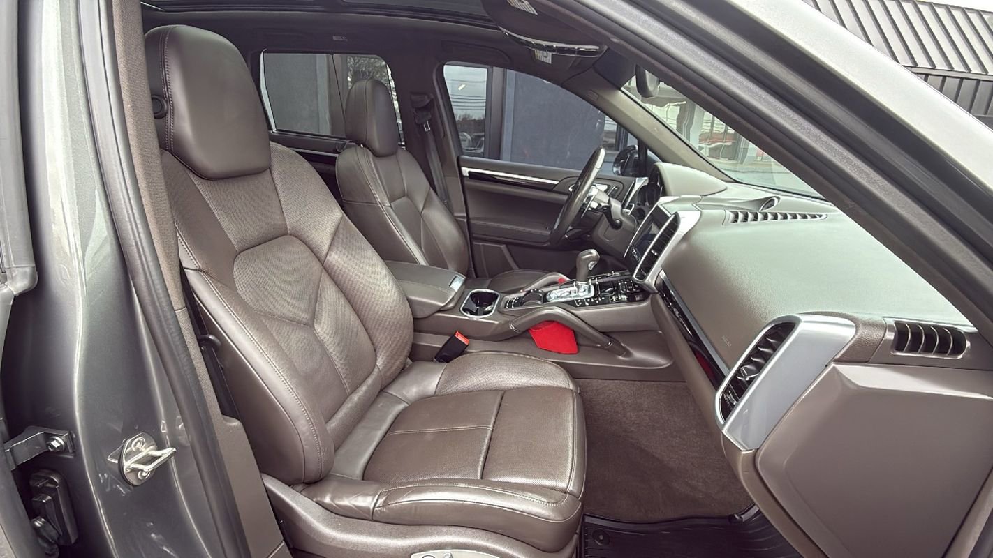 Used 2015 Porsche Cayenne S image 18