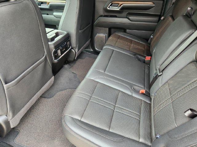 Used 2025 Chevrolet Silverado 2500 High Country w/ Technology Package AWD/4WD image 32