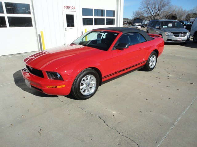Used 2006 Ford Mustang Convertible image 18