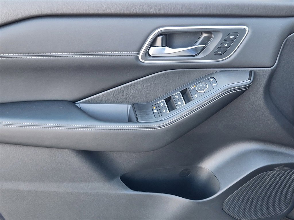 New 2026 Nissan Rogue Platinum w/ Platinum Premium Package image 18