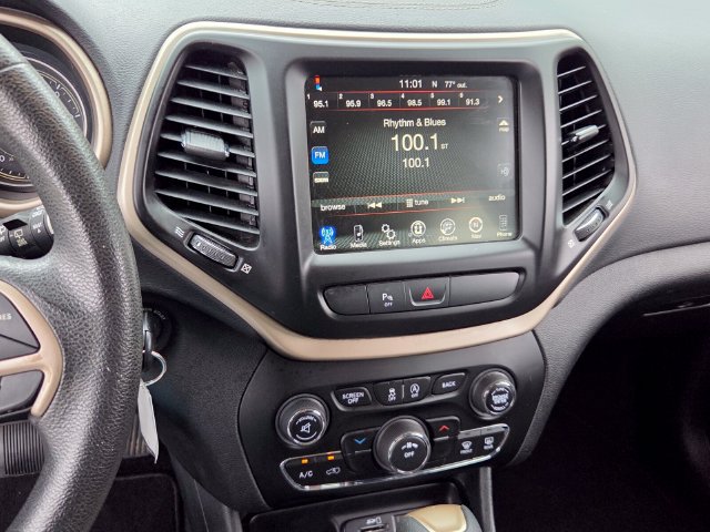 Used 2018 Jeep Cherokee Latitude FWD image 20